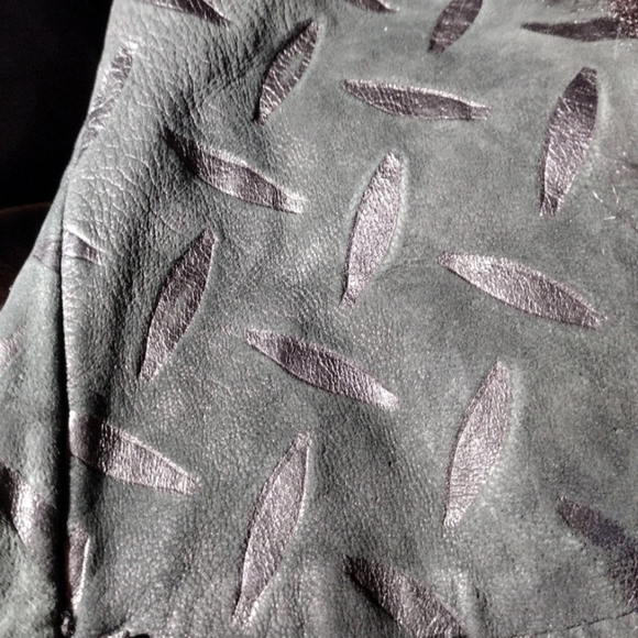 Andrew Marc Genuine New Zealand Opossum Fur Vest - Picture 9 of 9